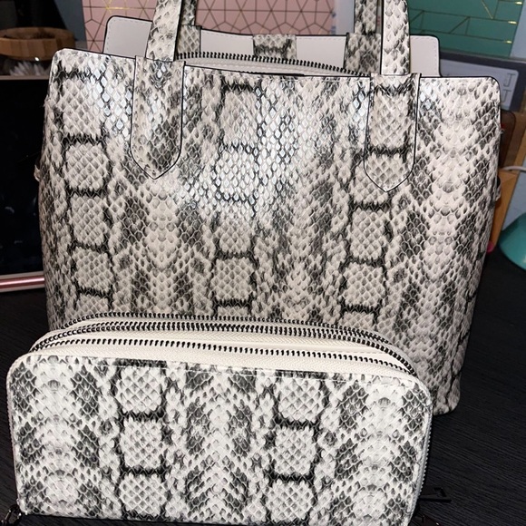 Purse & wallet - Picture 1 of 5